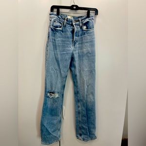 H and M girlfriend jean. Never worn.